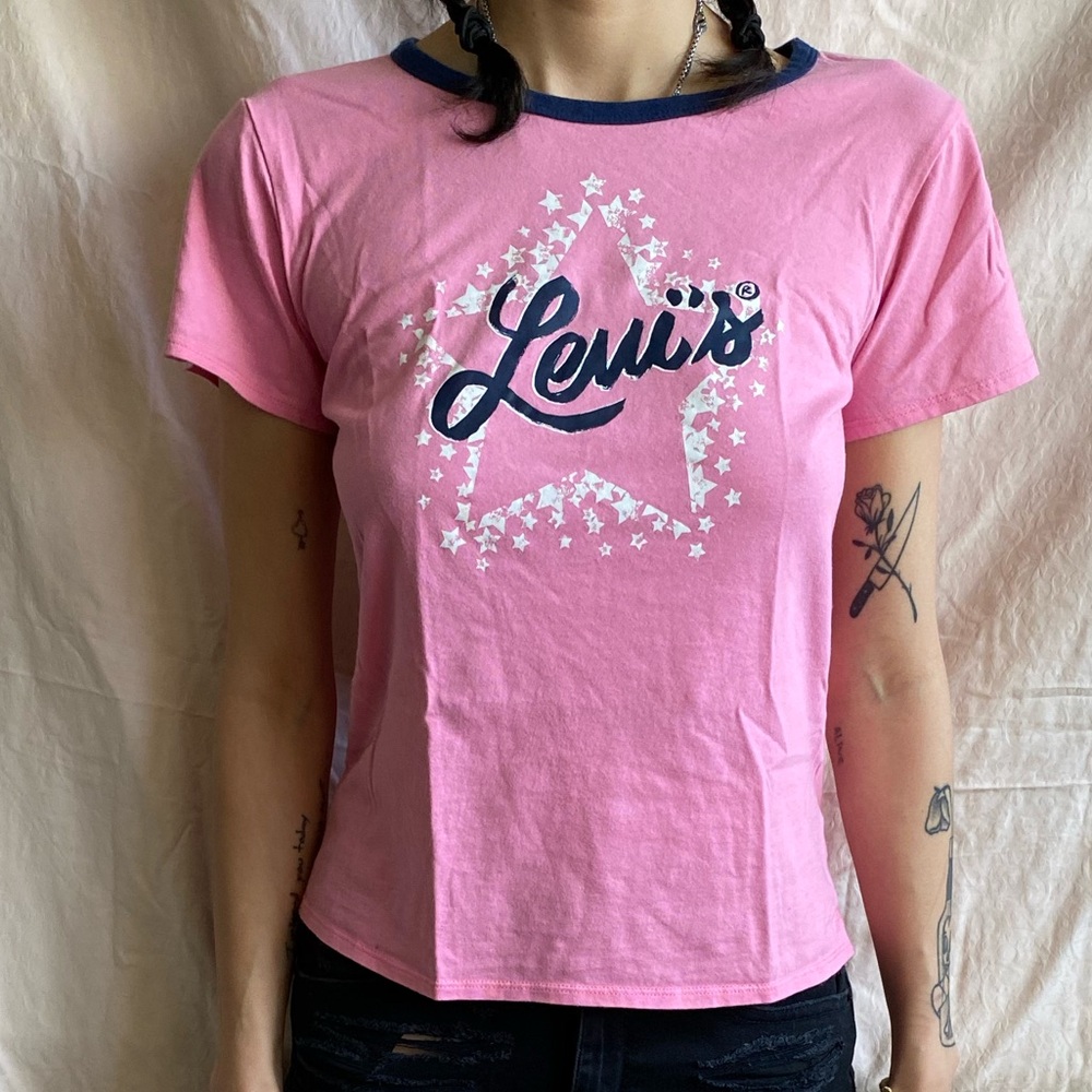 Vintage pink Levi’s t-shirt youth size L